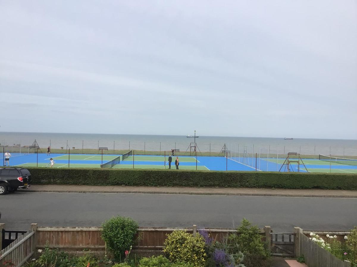 Gorleston-on-Sea Ocean Waves Bed & Breakfast エクステリア 写真